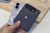 Samsung Galaxy Z Fold8 a maketa Apple iPhonu Ultra (Fold)