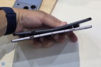 Samsung Galaxy Z Fold8 a maketa Apple iPhonu Ultra (Fold)