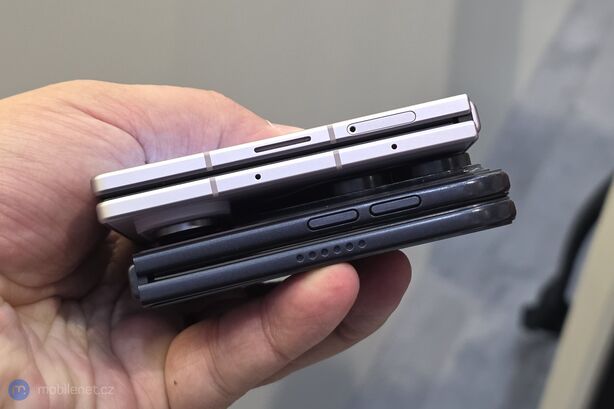 Samsung Galaxy Z Fold8 a maketa Apple iPhonu Ultra (Fold)