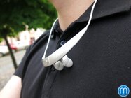 Samsung Gear Circle na krku