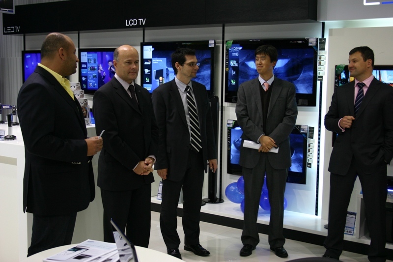 Samsung otevírá první prodejní Samsung Centrum v Brně