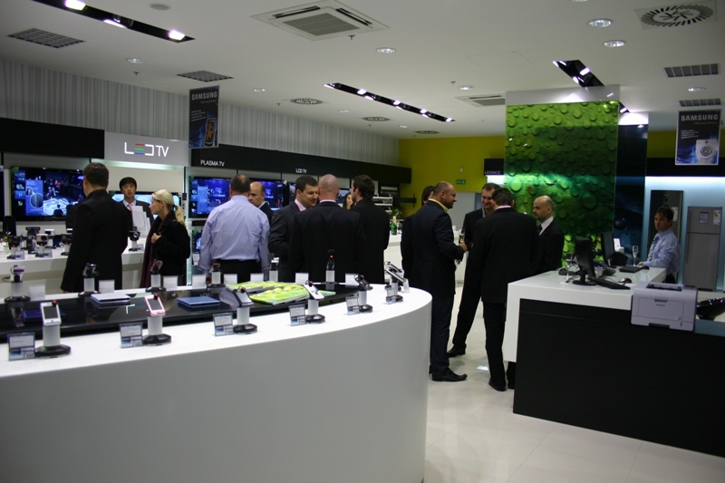 Samsung otevírá první prodejní Samsung Centrum v Brně