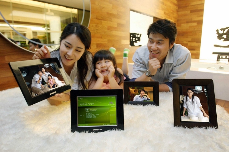 Samsung představil nové digitální fotorámečky řady V, P a H