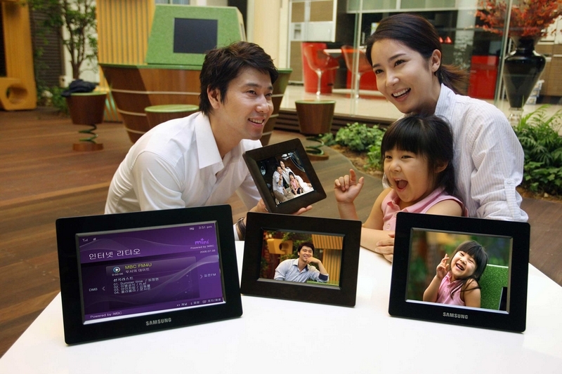 Samsung představil nové digitální fotorámečky řady V, P a H