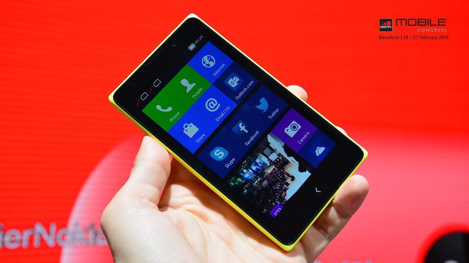 Nokia XL – první pohled z MWC 2014
