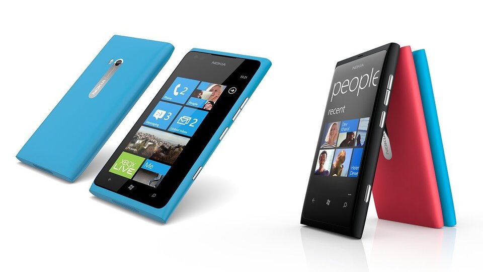 Nokia Lumia 900 vs. Lumia 800 – srovnání