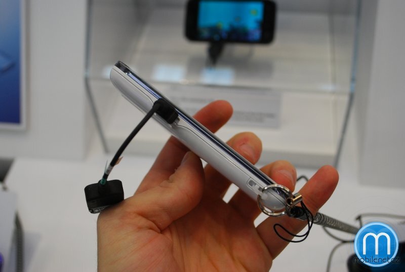 Sharp LYNX 3D SH-03C