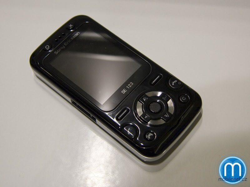 Sony Ericsson F305
