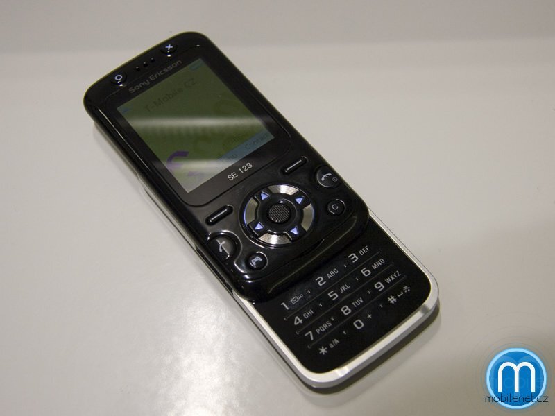 Sony Ericsson F305