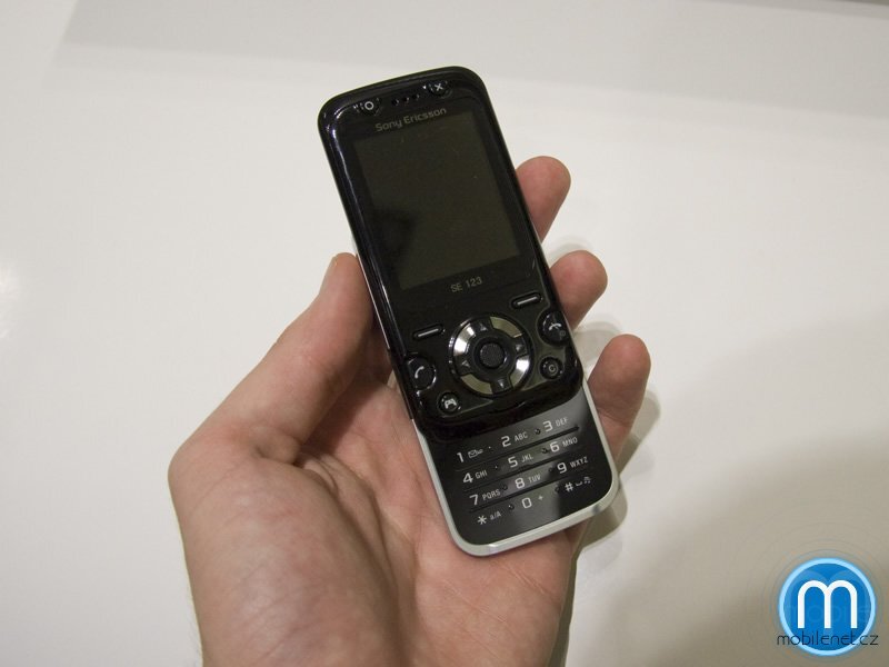 Sony Ericsson F305