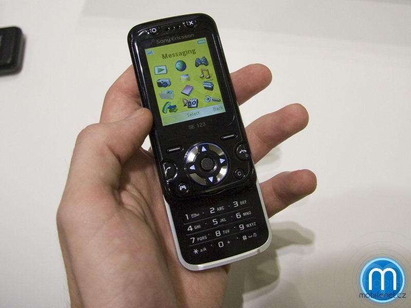 Sony Ericsson F305
