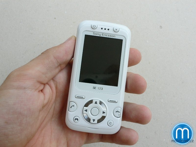 Sony Ericsson F305