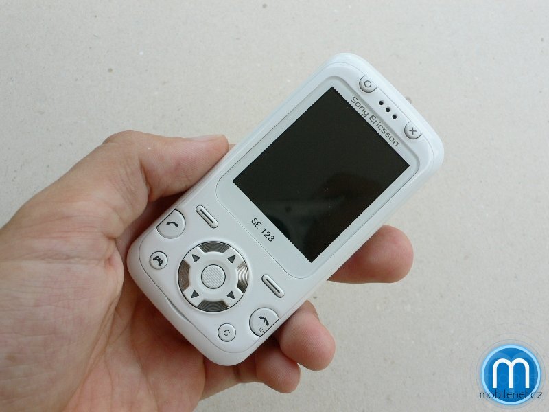 Sony Ericsson F305