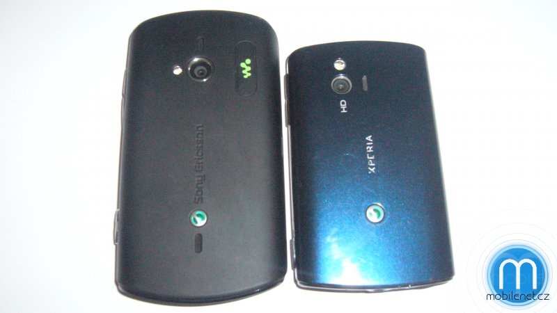 Sony Ericsson Live with Walkman vs. Xperia mini