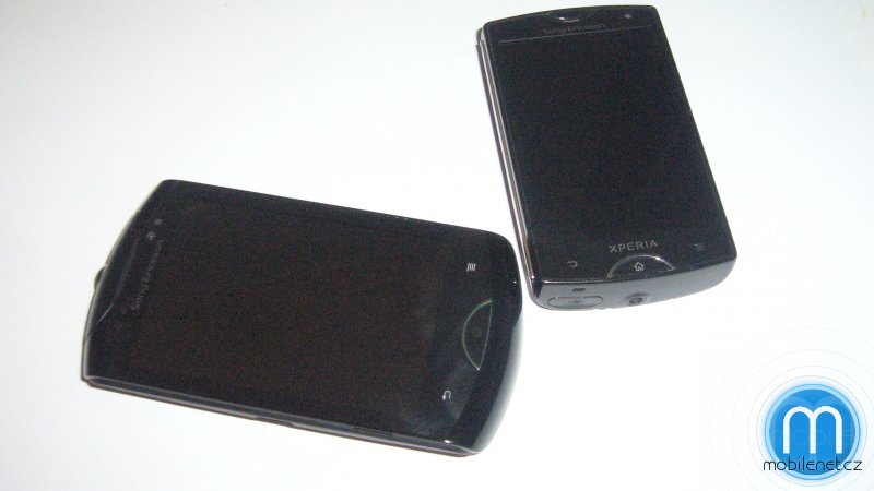 Sony Ericsson Live with Walkman vs. Xperia mini