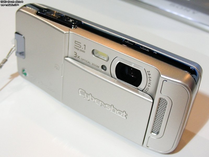 Sony Ericsson představil model s 3x optickým zoomem