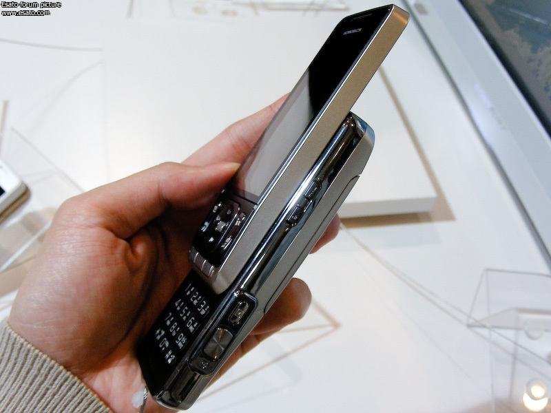 Sony Ericsson představil model s 3x optickým zoomem