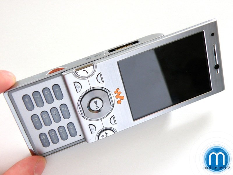 Sony Ericsson W995