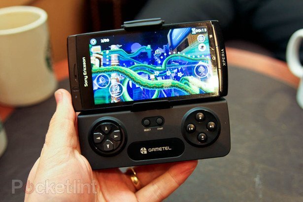 Sony Ericsson Xperia arc with Gametel gamepad