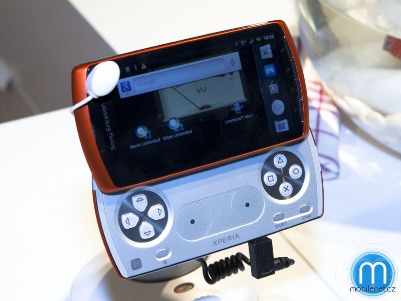 Sony Ericsson Xperia PLAY (oranžová)