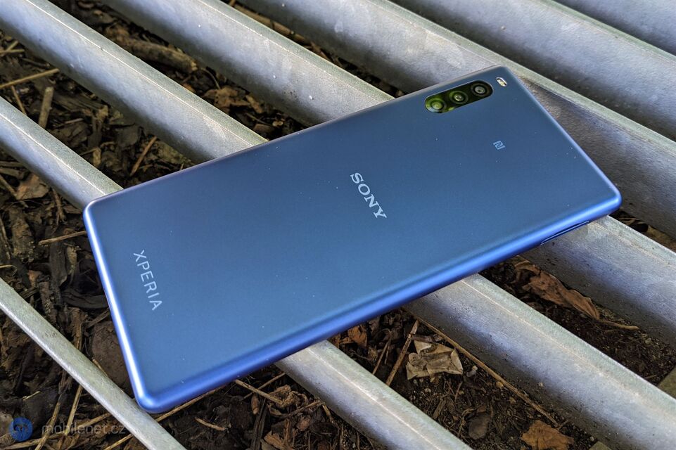 Sony Xperia L4