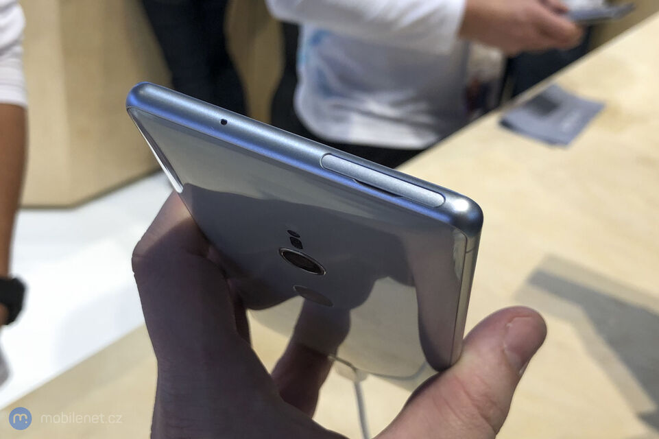 Sony Xperia XZ2