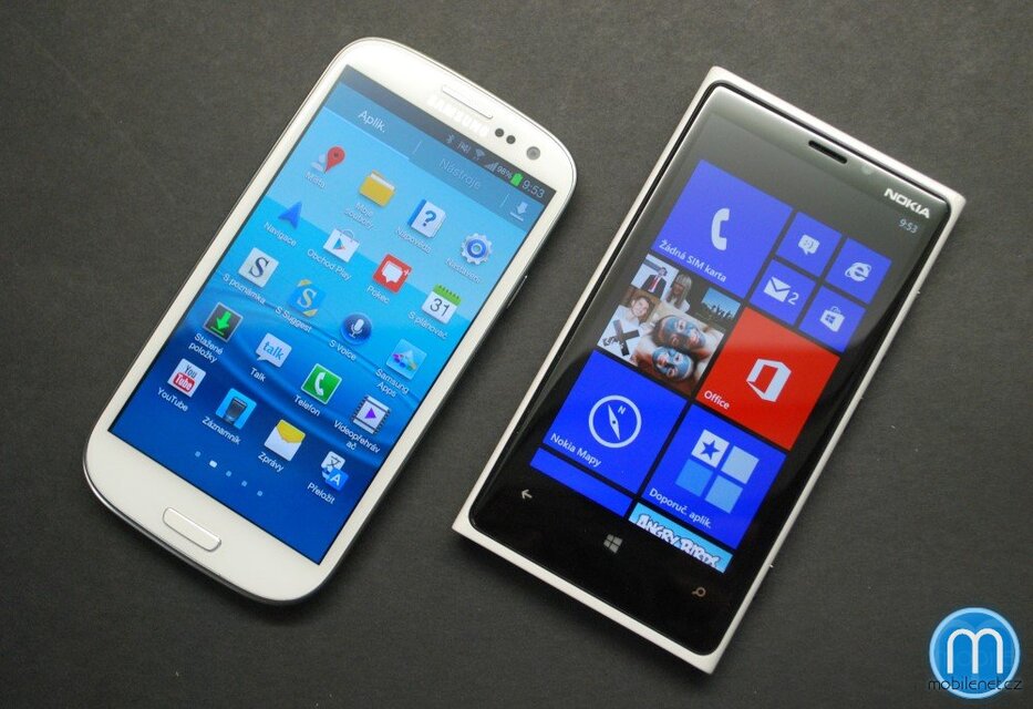 Srovnání Samsungu Galaxy S III a Nokie Lumia 920