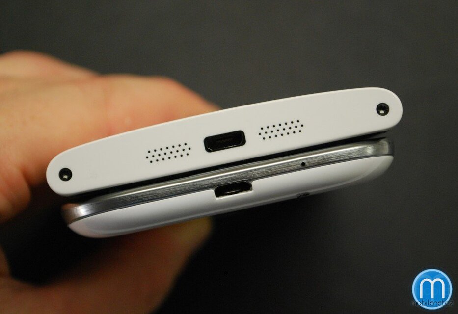 Srovnání Samsungu Galaxy S III a Nokie Lumia 920