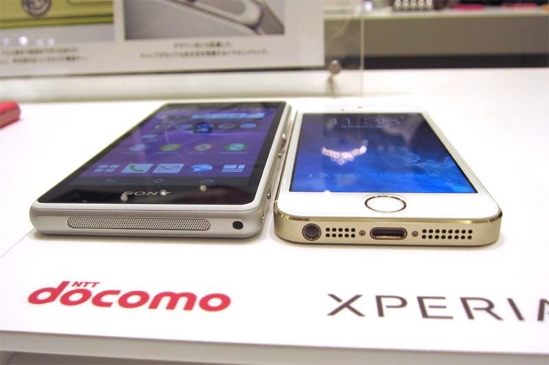 Srovnání velikosti Sony Xperia Z1f a Apple iPhone 5S