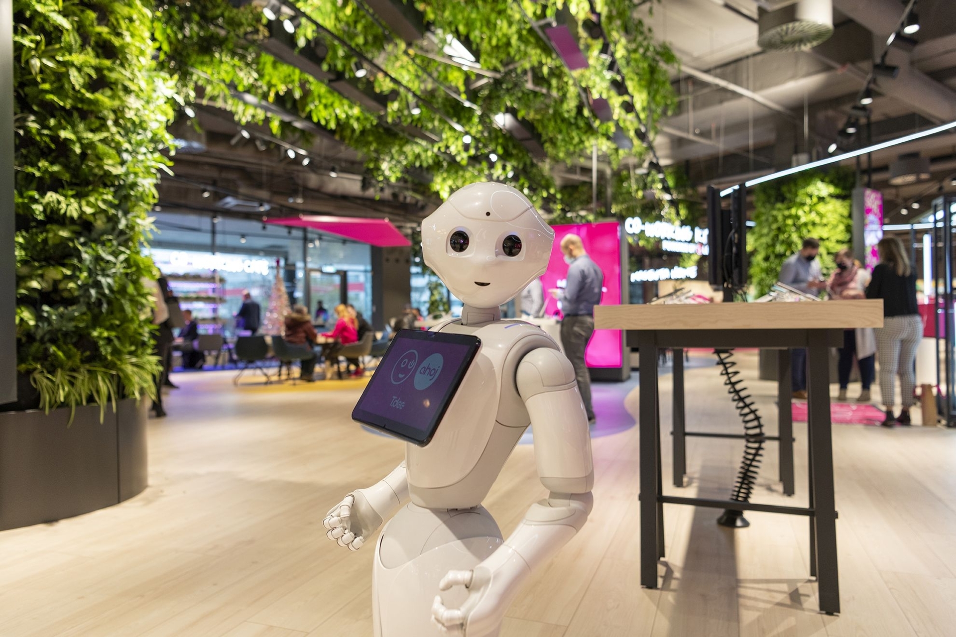 T-Mobile Magenta Experience Center