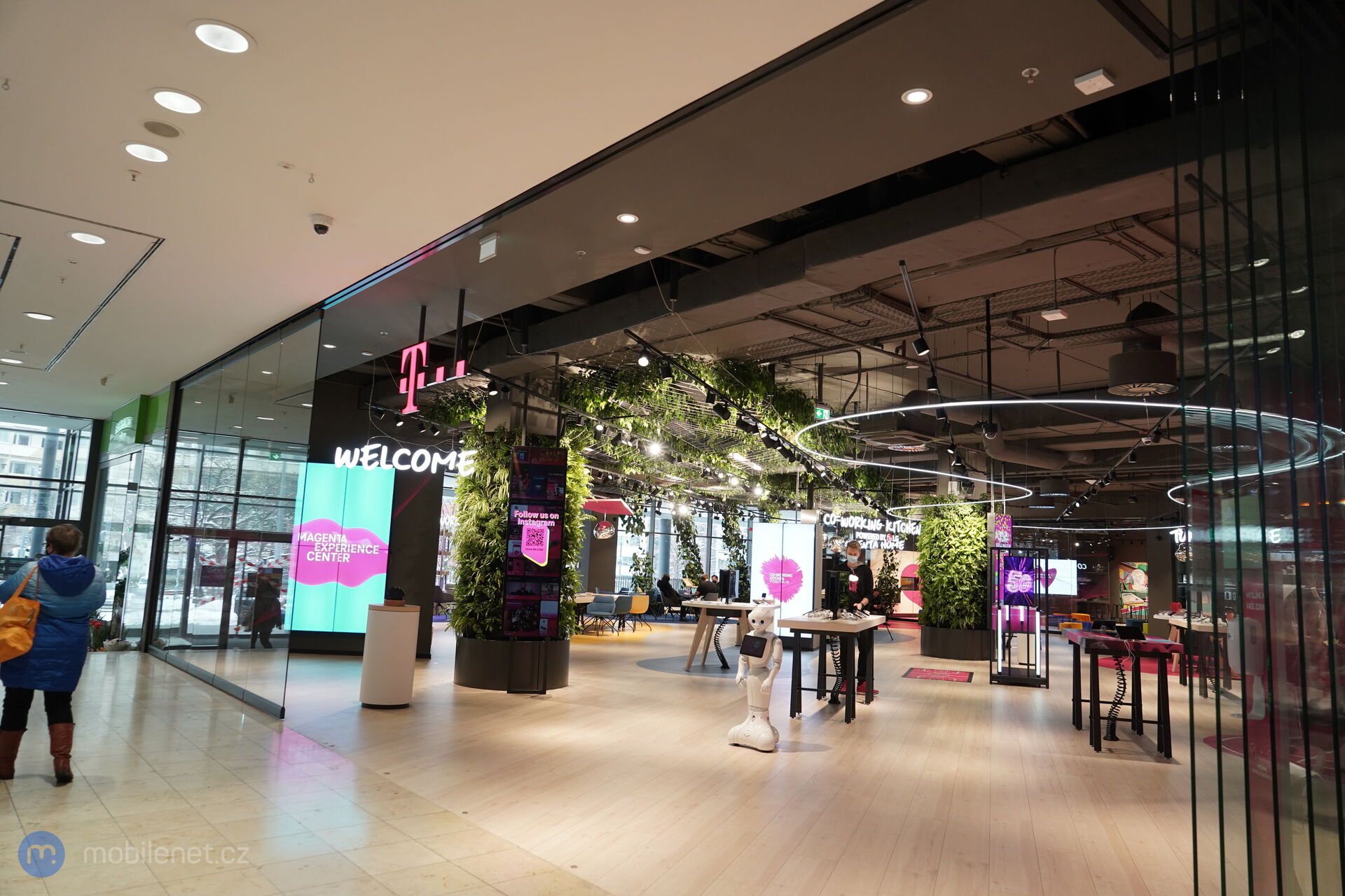 T-Mobile Magenta Experience Center