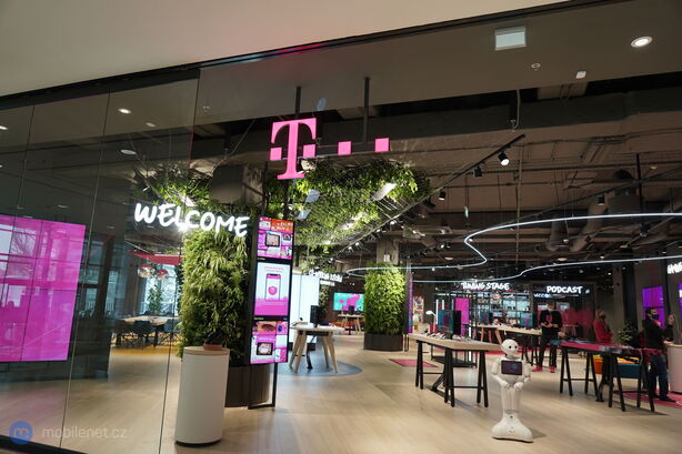 T-Mobile Magenta Experience Center