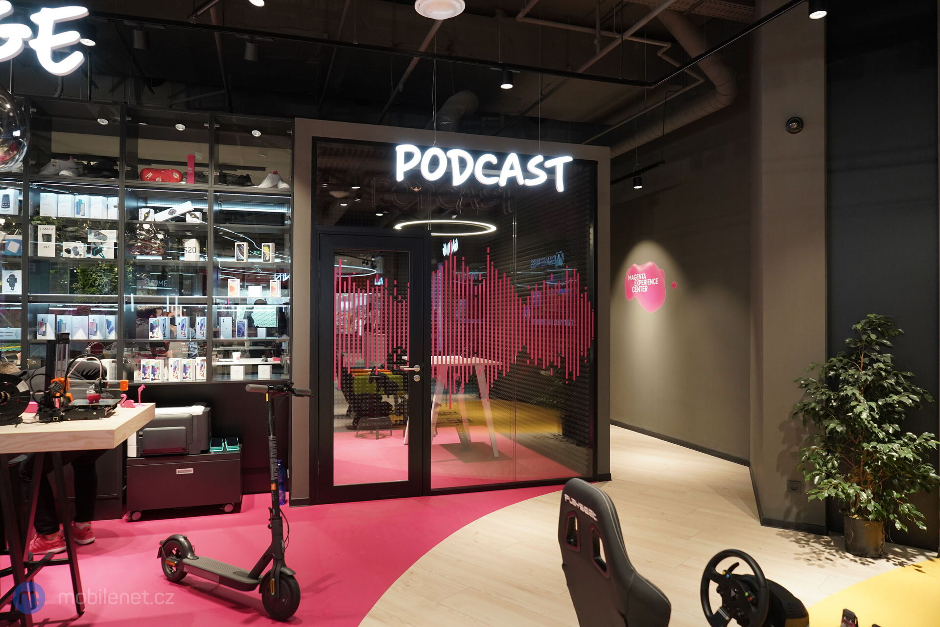 T-Mobile Magenta Experience Center