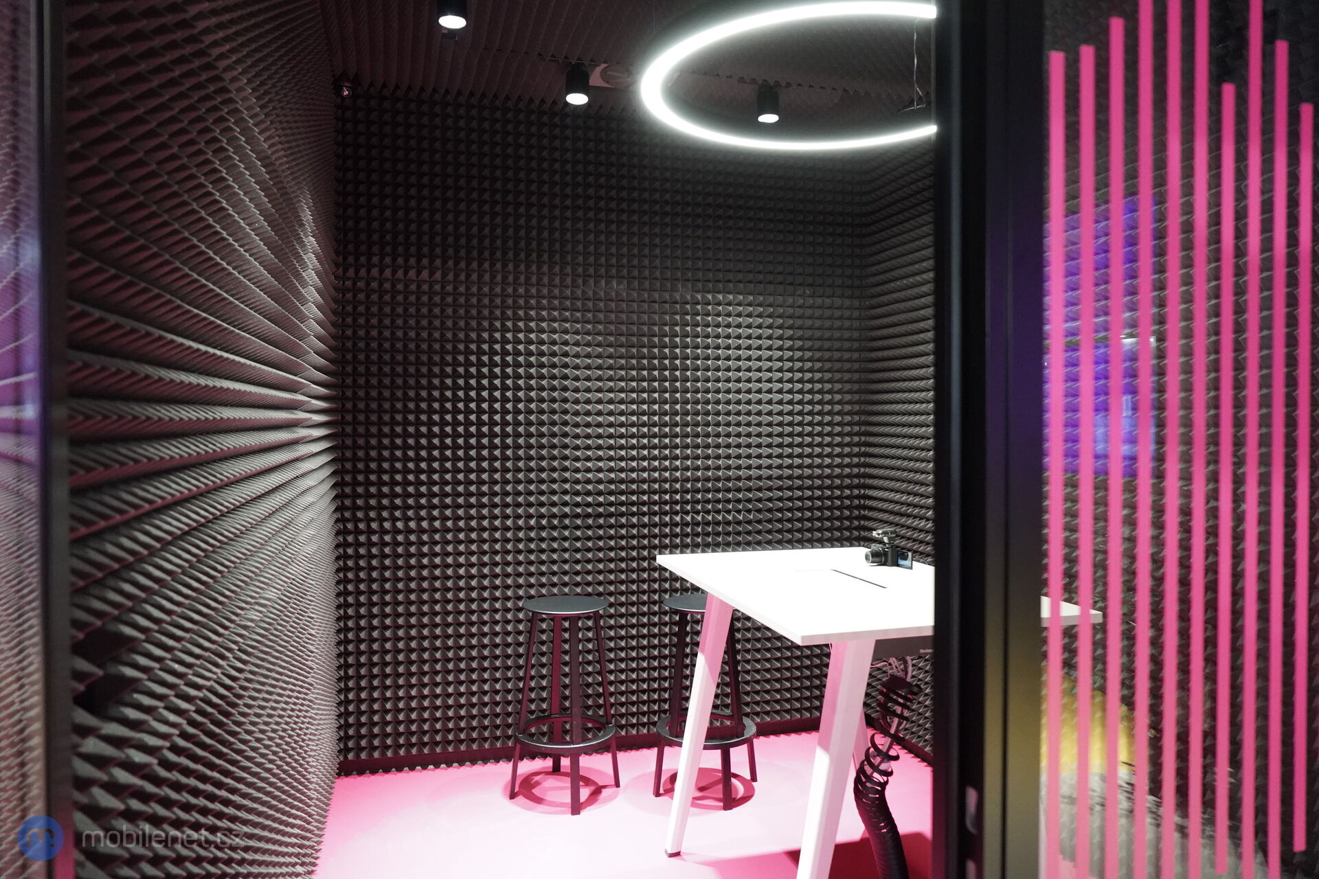 T-Mobile Magenta Experience Center