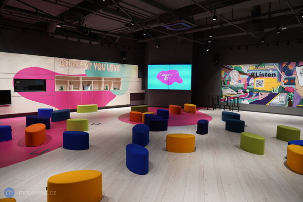 T-Mobile Magenta Experience Center