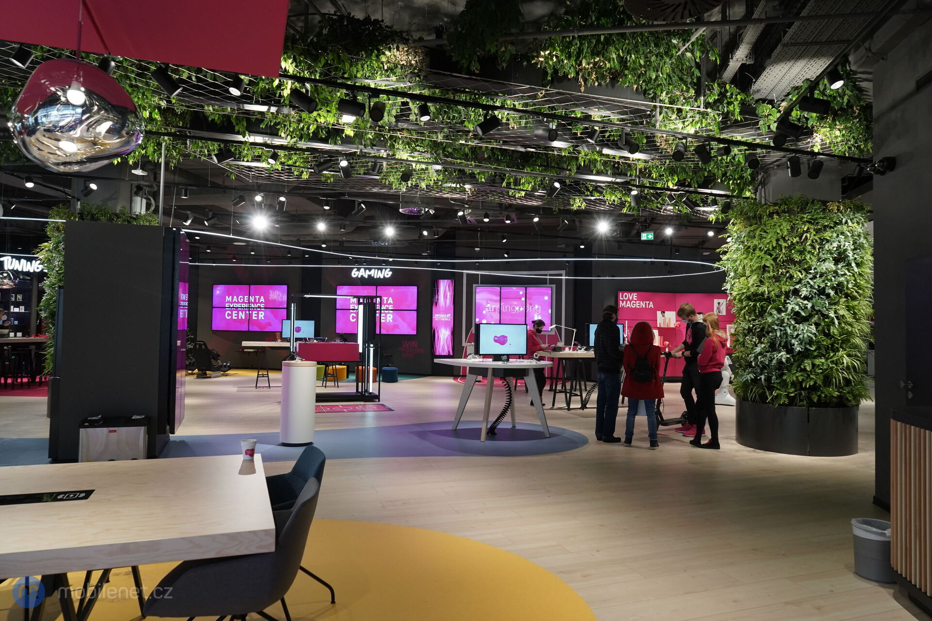T-Mobile Magenta Experience Center