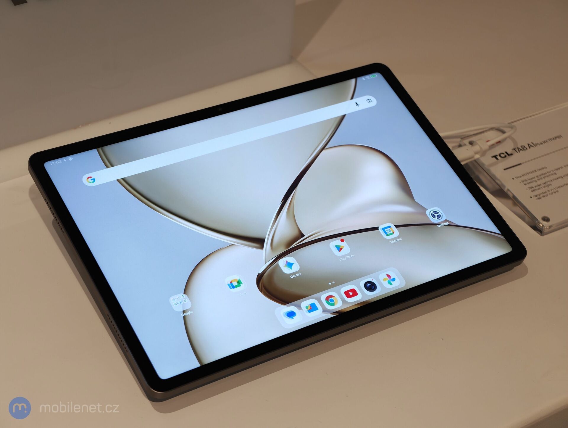 TCL tablety a sluchátka, ukázka technologie NXTPAPER