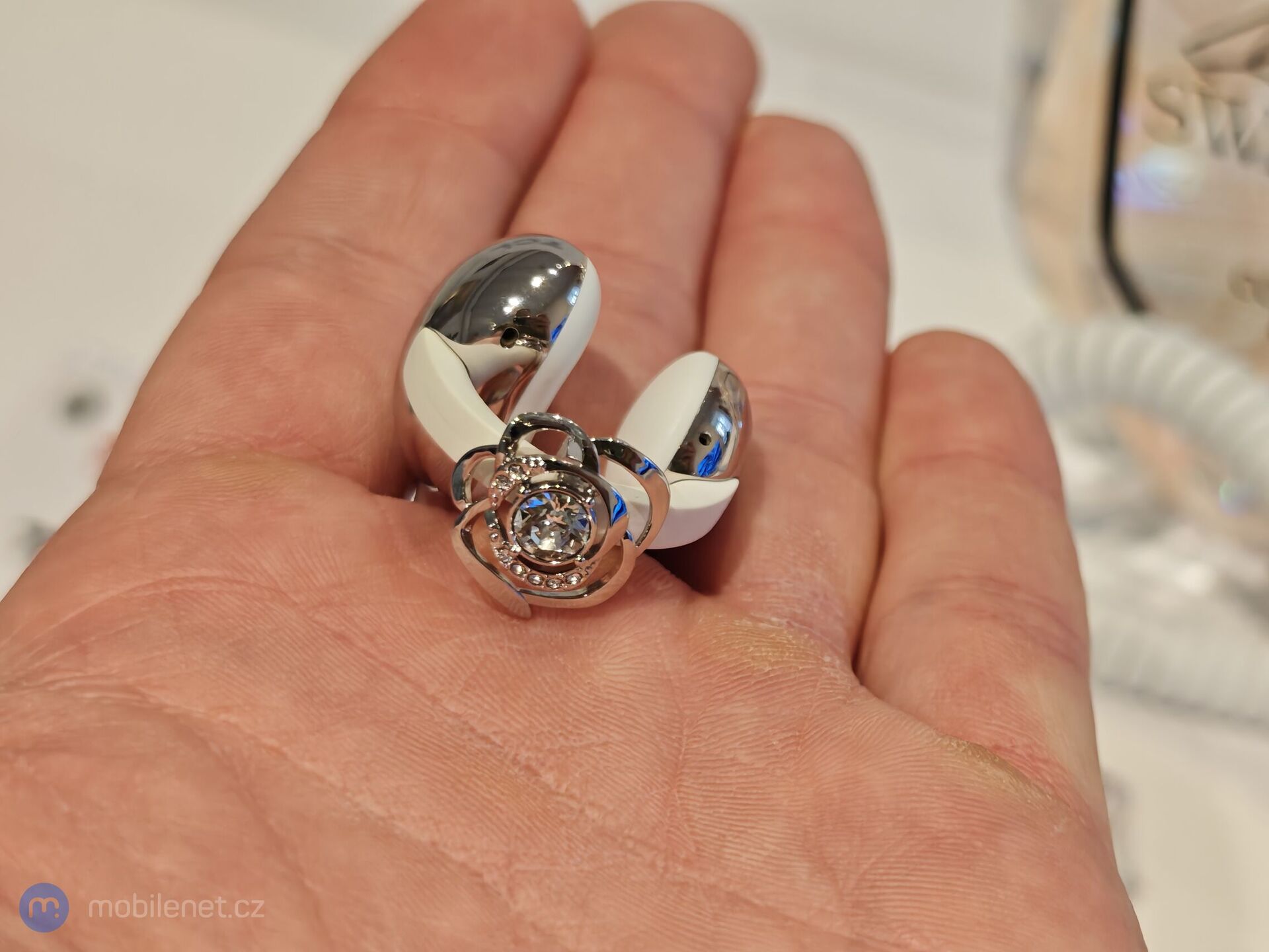 TCL tablety a sluchátka, ukázka technologie NXTPAPER