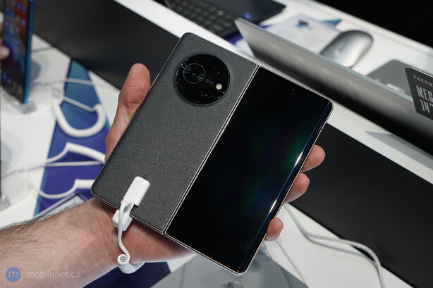 Tecno Phantom V Fold
