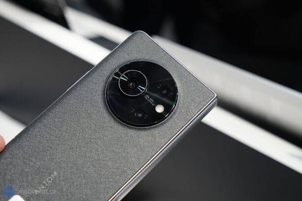 Tecno Phantom V Fold