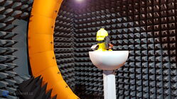 Testování příjmu antén ve vývojovém centru Huawei v Helsinkách