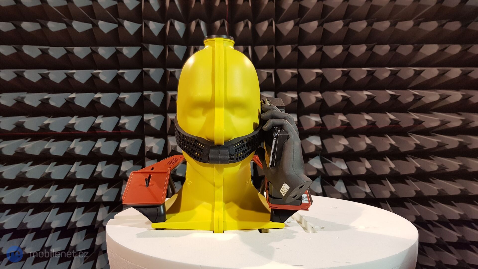 Testování příjmu antén ve vývojovém centru Huawei v Helsinkách