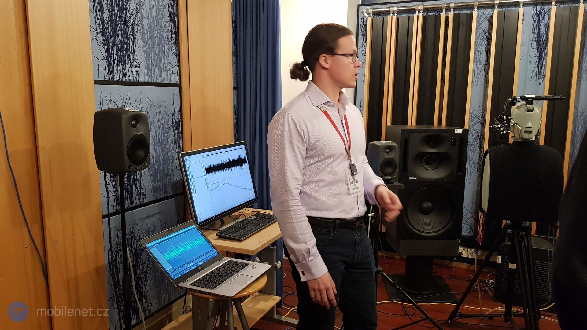Testování systému pro redukci hluku ve vývojovém centrum Huawei v Tampere