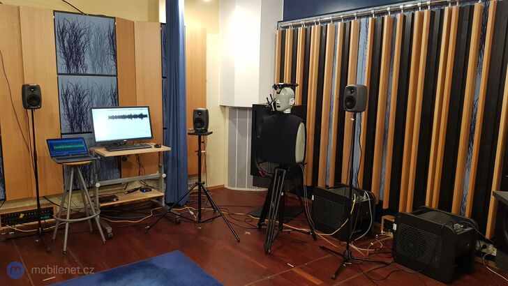 Testování systému pro redukci hluku ve vývojovém centrum Huawei v Tampere