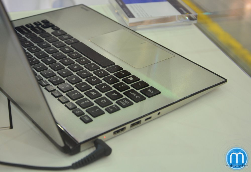 Toshiba Satellite prototyp na Computexu
