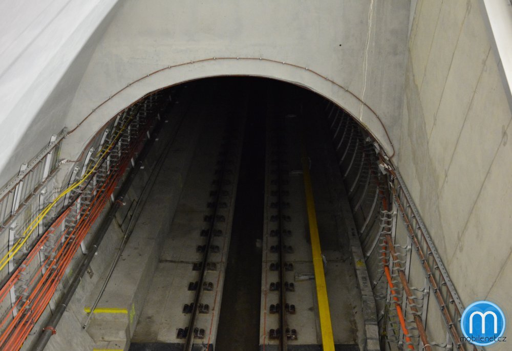 Tunel metra