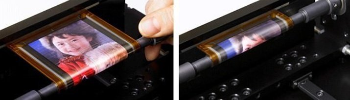 Ukázka prototypu 4,1 ″ ohebného OLED displeje od Sony