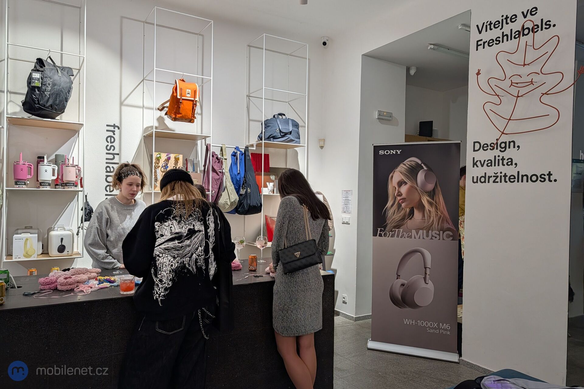 Uvedení nové barevné varianty Sony WH-1000XM6 a designové tašky