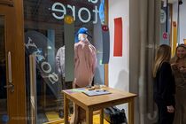 Uvedení nové barevné varianty Sony WH-1000XM6 a designové tašky