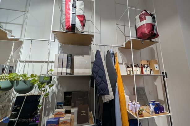 Uvedení nové barevné varianty Sony WH-1000XM6 a designové tašky